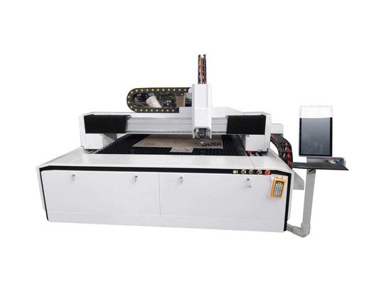 Maszyna do cięcia laserem światłowodowym CNC 1530